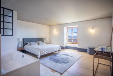 Superbe attique de charme avec vue panoramique sur le lac et le Mont-Blanc