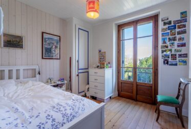 En exclusivité - Charmante propriété familiale avec dépendance, dans un écrin de verdure à Mies