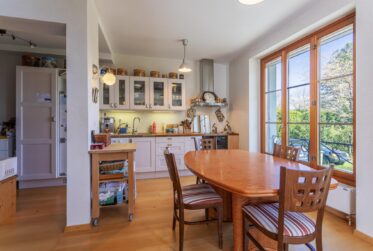 En exclusivité - Charmante propriété familiale avec dépendance, dans un écrin de verdure à Mies