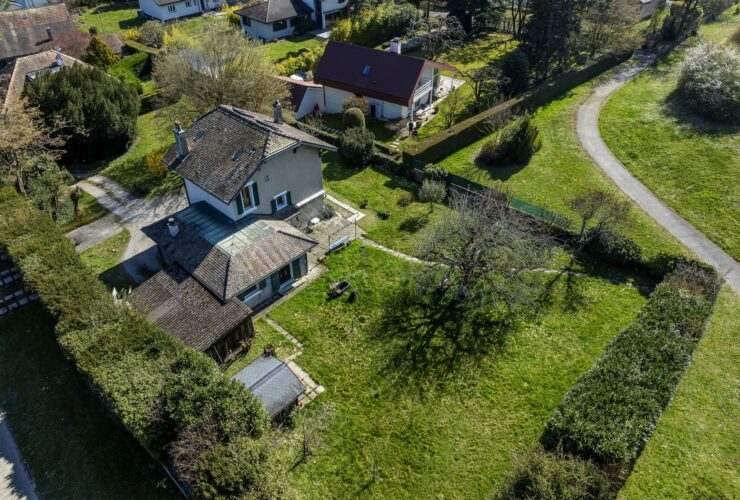 En exclusivité - Charmante propriété familiale avec dépendance, dans un écrin de verdure à Mies