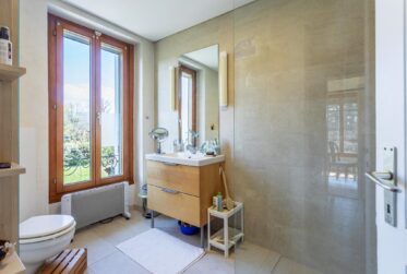 En exclusivité - Charmante propriété familiale avec dépendance, dans un écrin de verdure à Mies