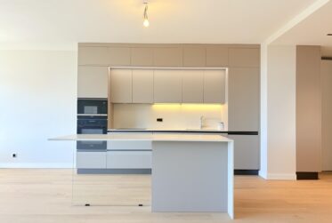 Appartement 5 pièces entièrement rénové - Avenue de Budé