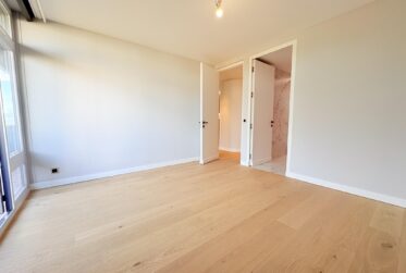 Appartement 5 pièces entièrement rénové - Avenue de Budé